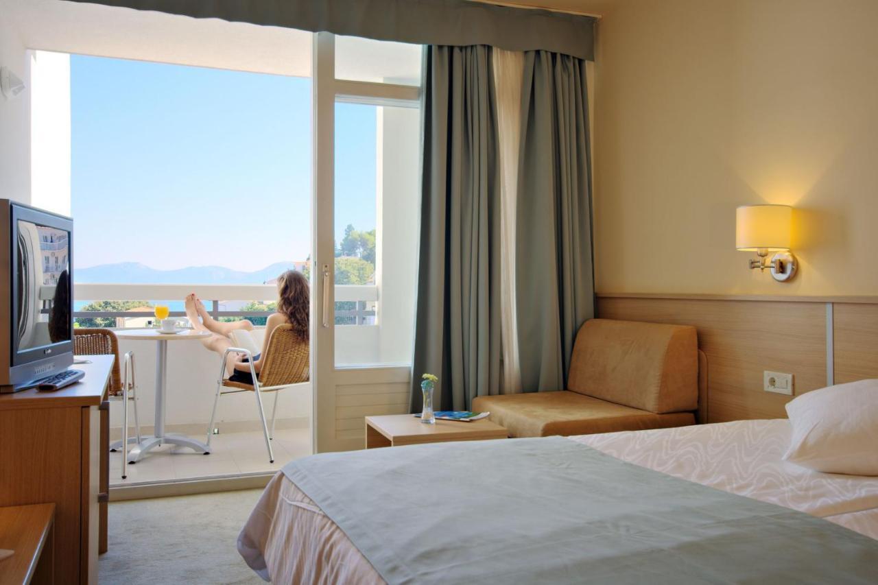Hotel Quercus ดริเวนิก ภายนอก รูปภาพ