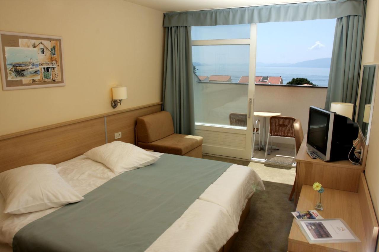 Hotel Quercus ดริเวนิก ภายนอก รูปภาพ