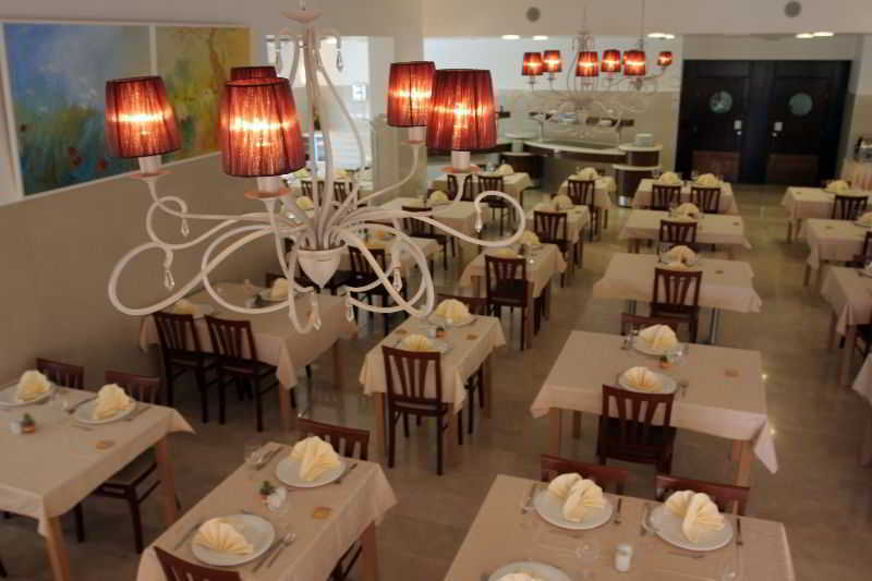 Hotel Quercus ดริเวนิก ภายนอก รูปภาพ