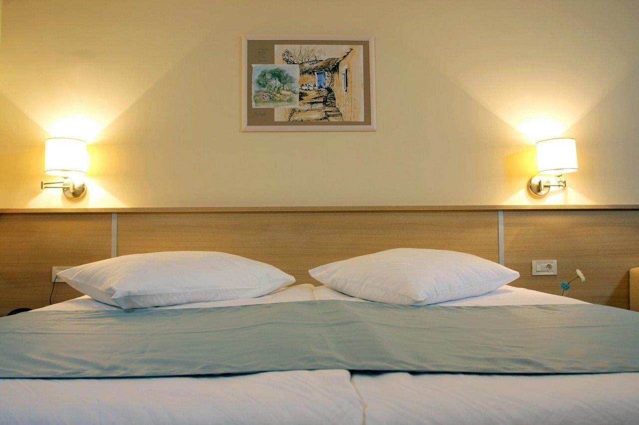 Hotel Quercus ดริเวนิก ภายนอก รูปภาพ