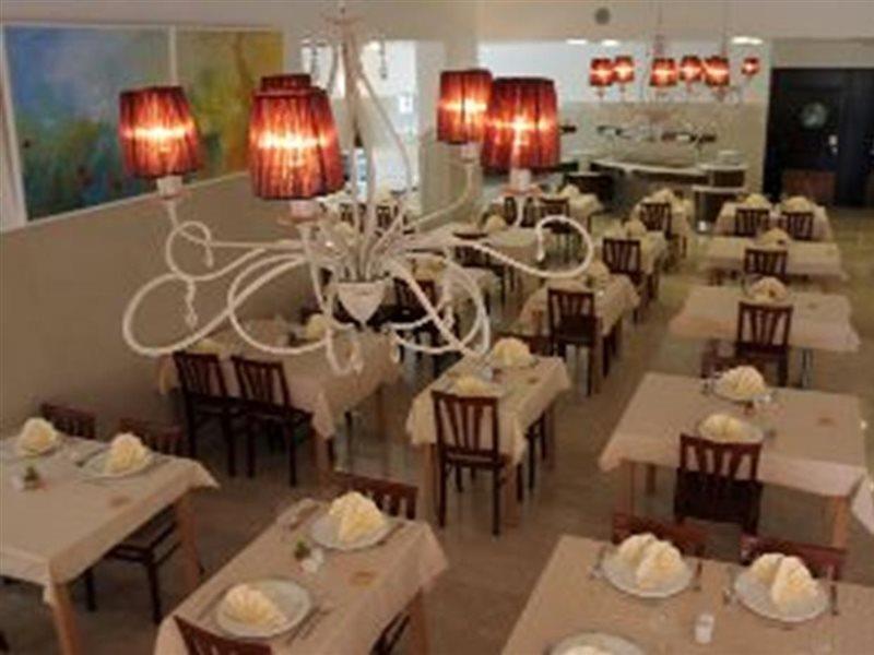 Hotel Quercus ดริเวนิก ภายนอก รูปภาพ